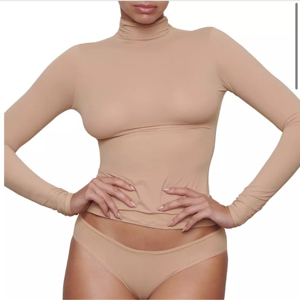 Skims C3 Soft Smoothing Turtleneck in Clay NWT (1985) 4X